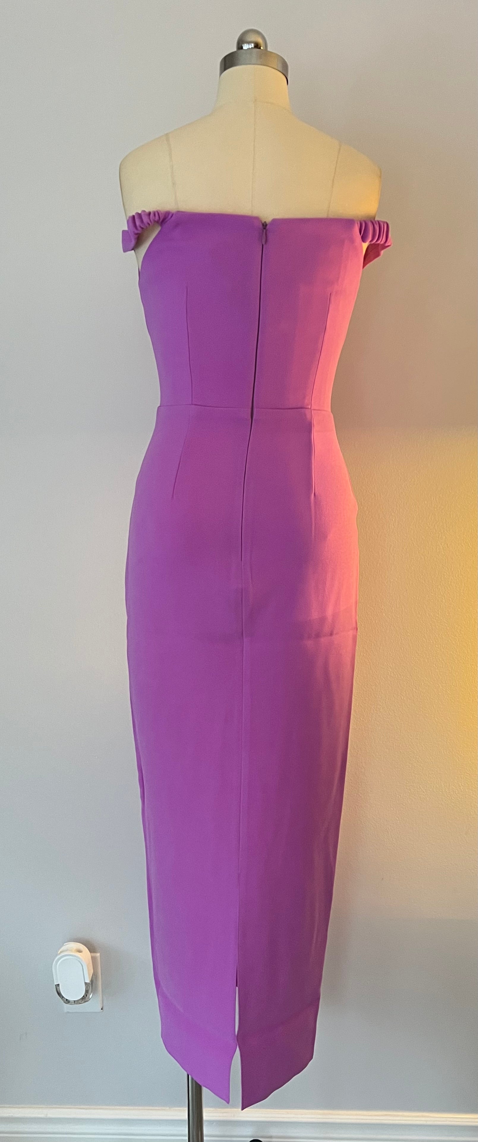 Alex Perry / Tierny Off-shoulder Midi Dress in Stretch Crepe / Size 12